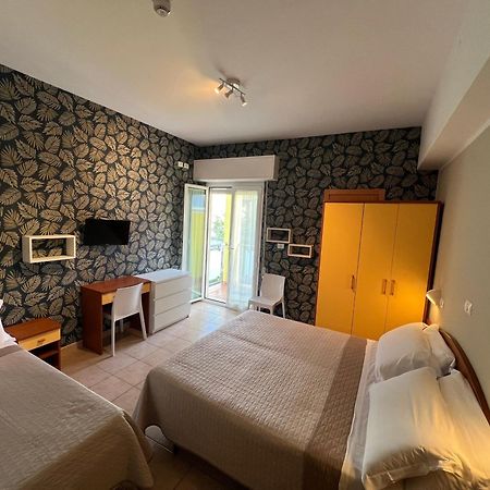Lotus Hotel All Inclusive & Spiaggia Римини Экстерьер фото