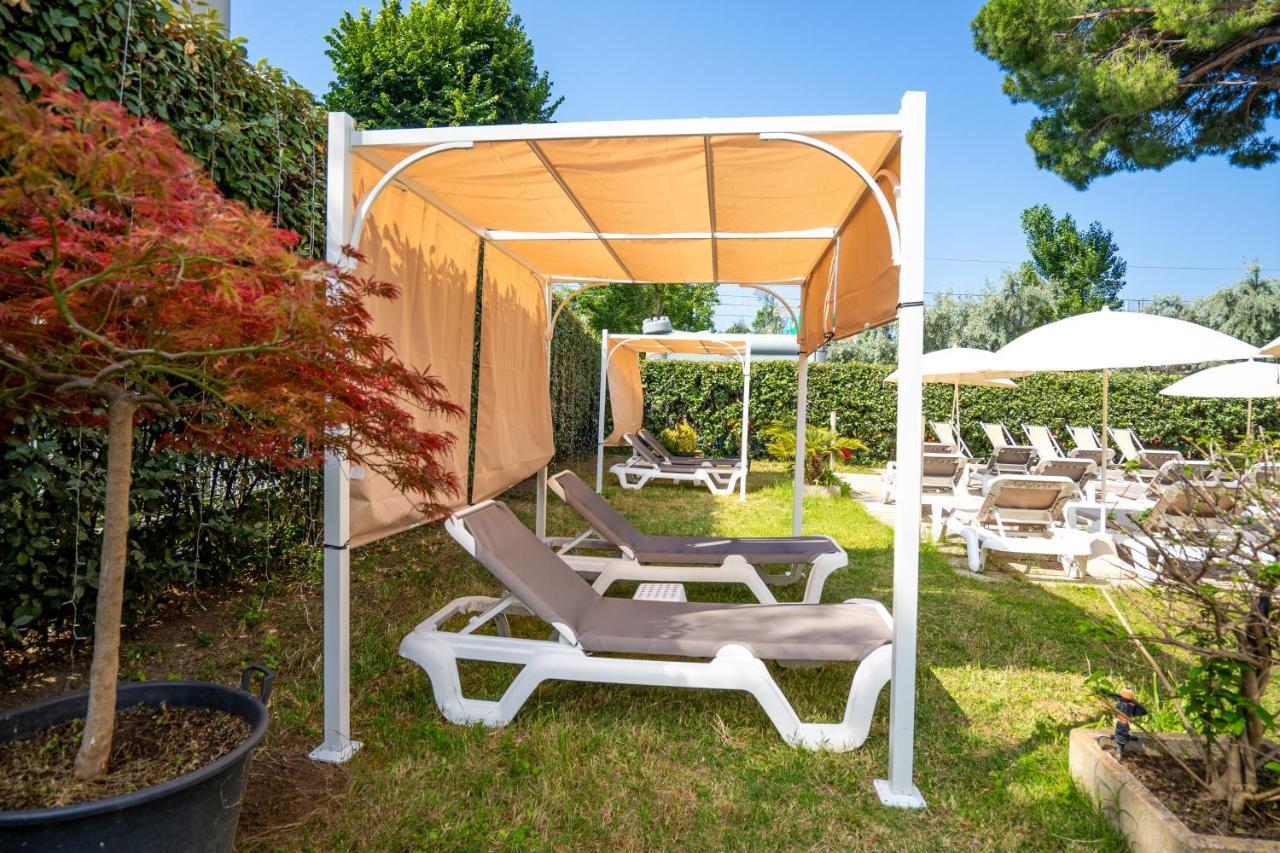 Lotus Hotel All Inclusive & Spiaggia Римини Экстерьер фото