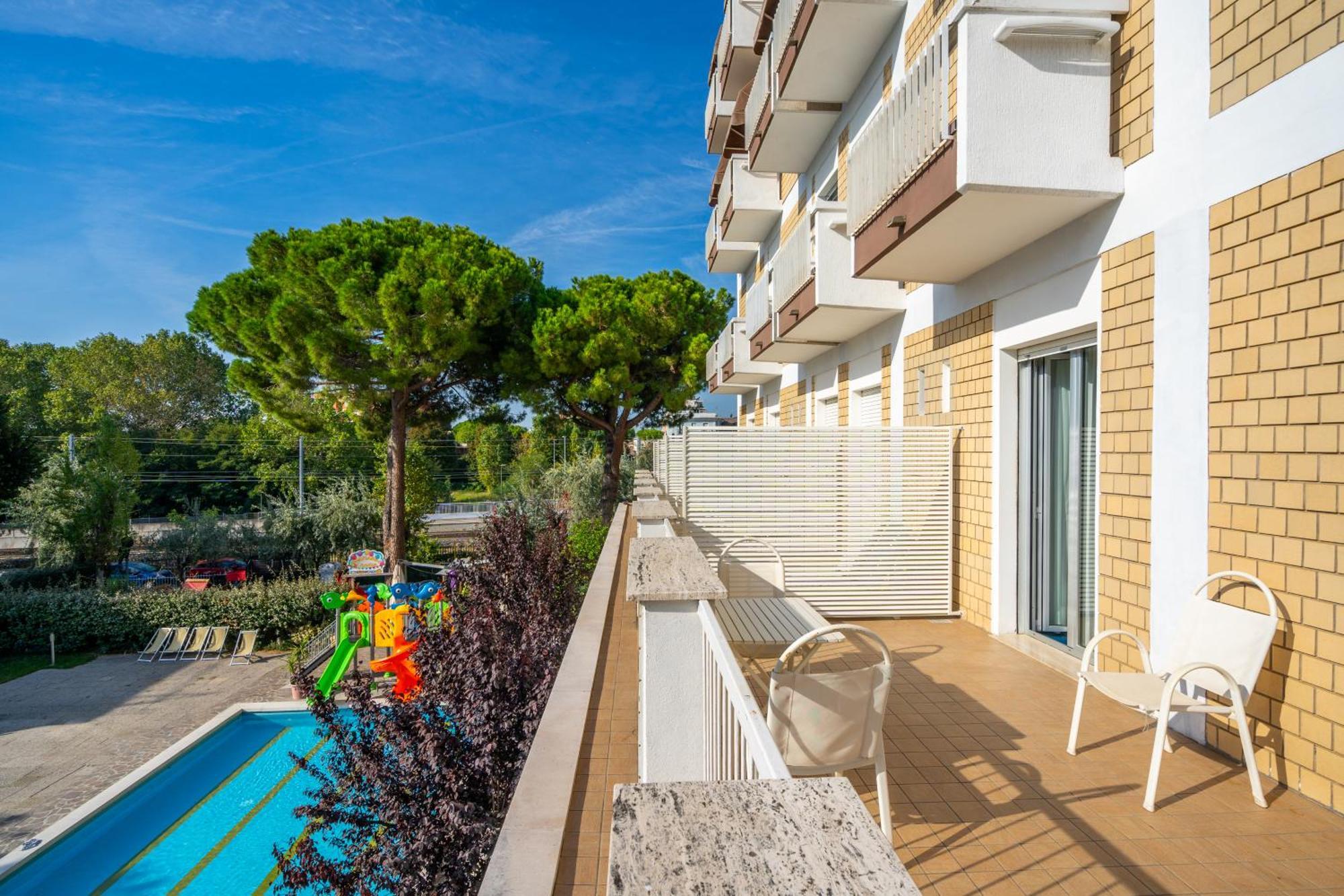 Lotus Hotel All Inclusive & Spiaggia Римини Экстерьер фото