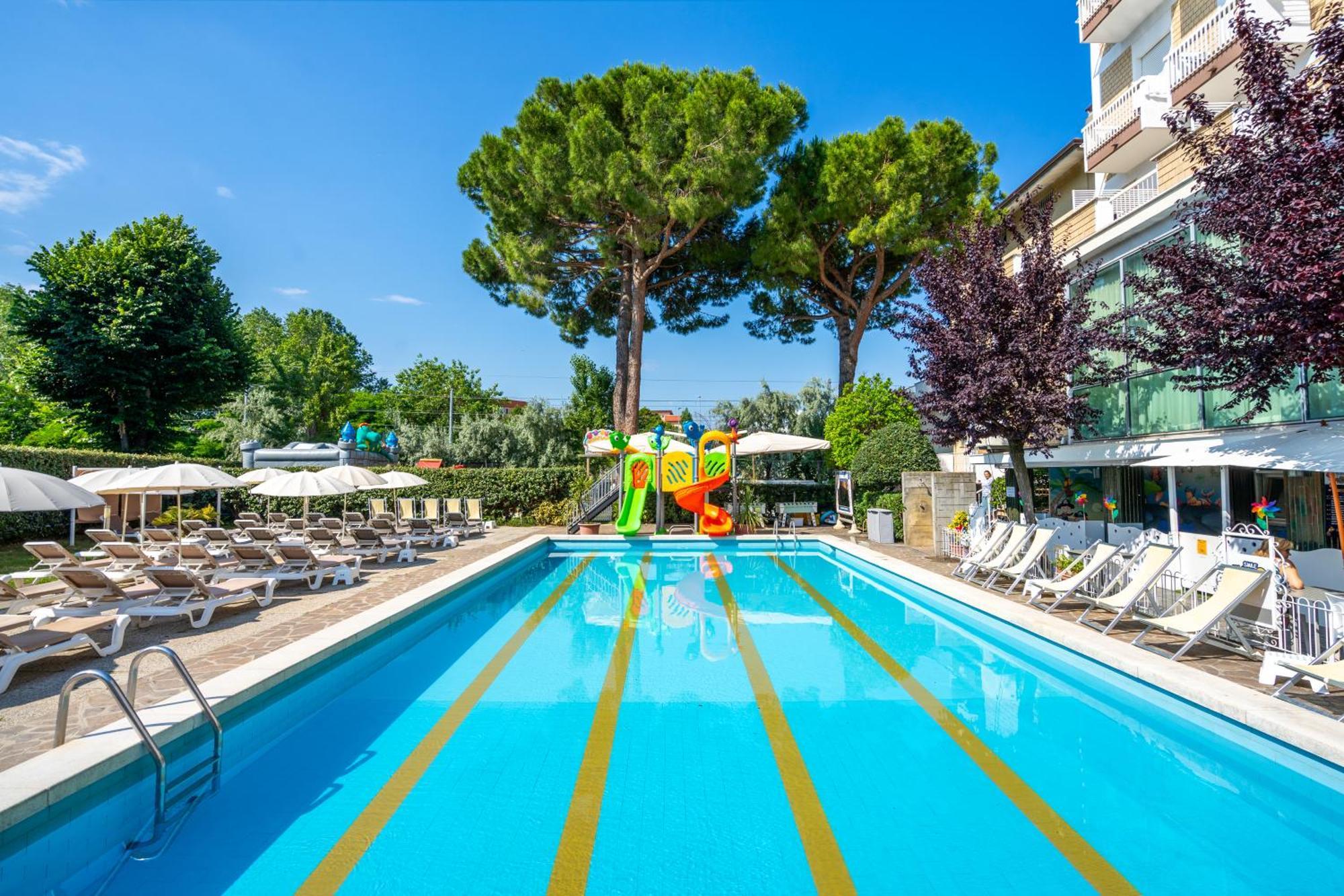 Lotus Hotel All Inclusive & Spiaggia Римини Экстерьер фото